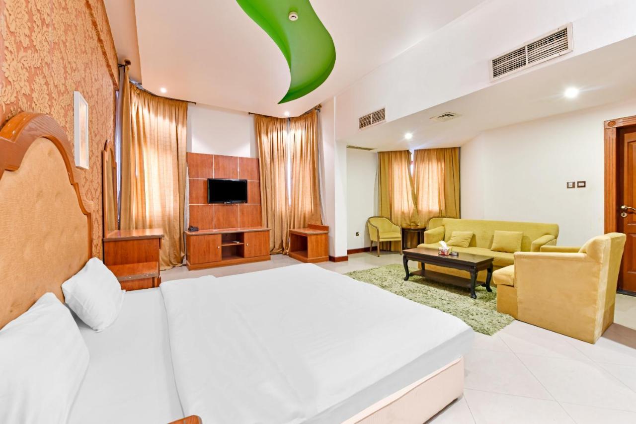 Oyo 118 Revira Hotel Manamah Buitenkant foto