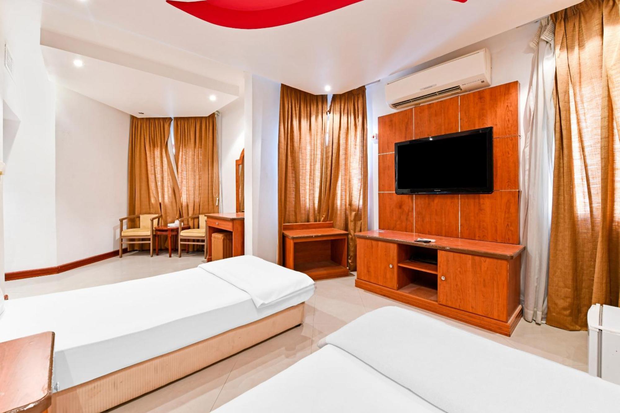 Oyo 118 Revira Hotel Manamah Buitenkant foto