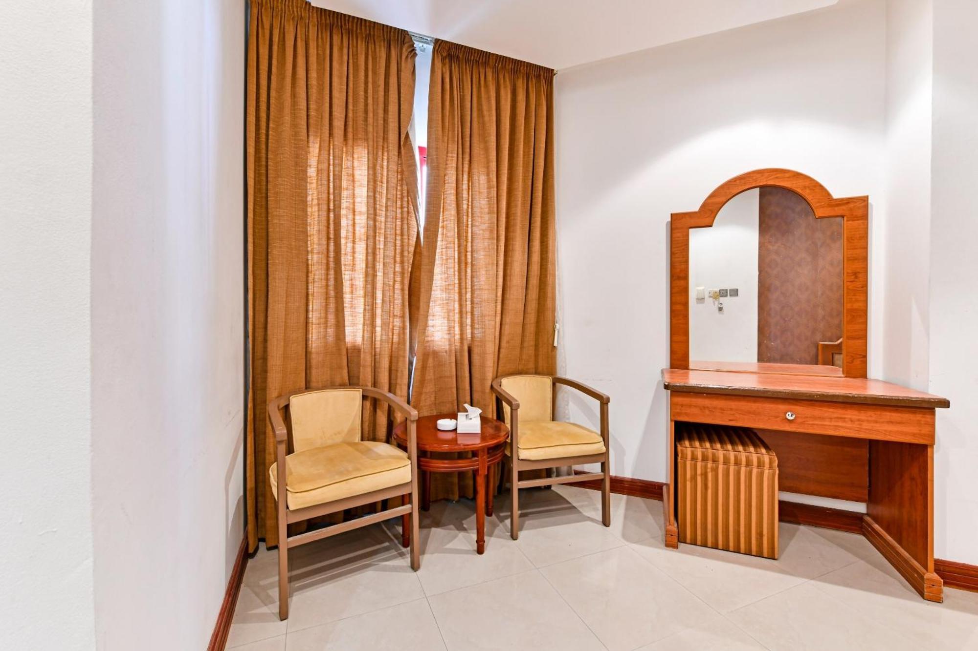 Oyo 118 Revira Hotel Manamah Buitenkant foto